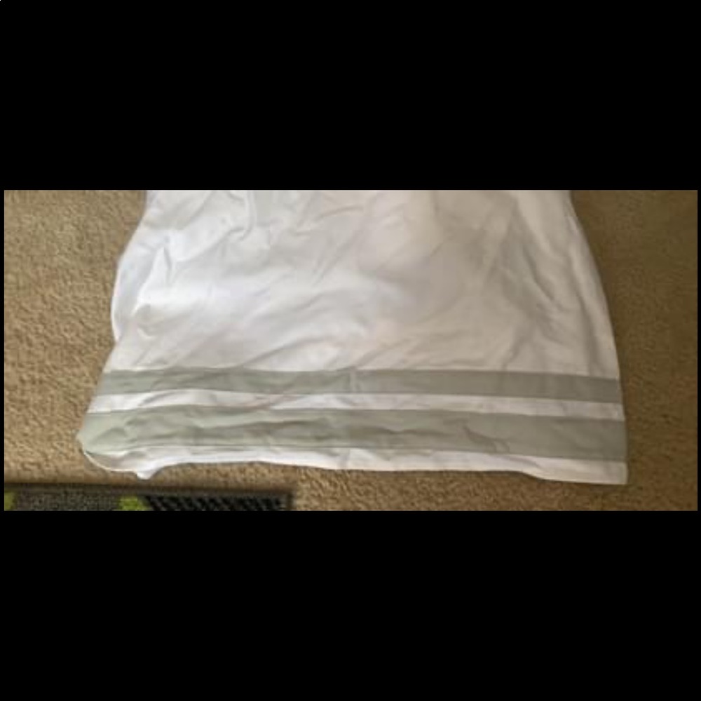 Crib skirt